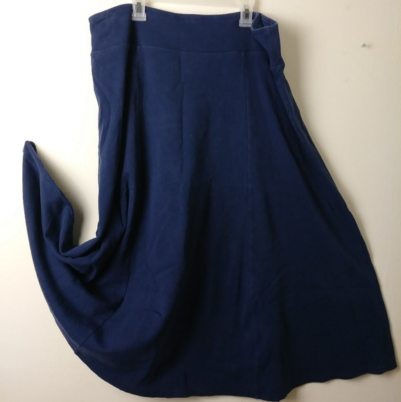 Versatile Navy Blue Skirt - Picture 1 of 3